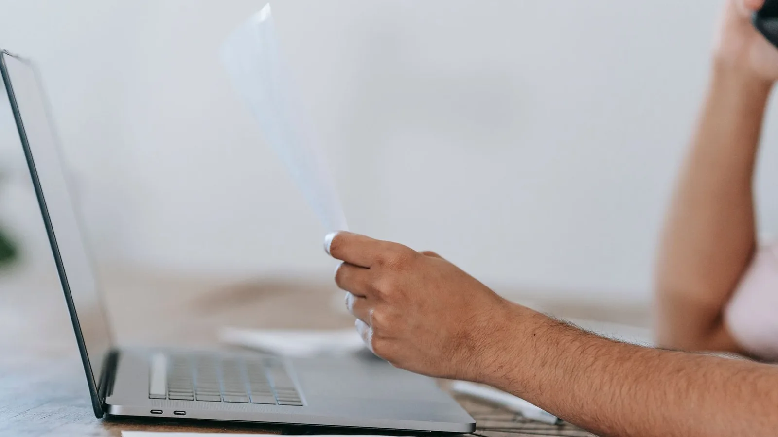 Autónomo en pluriactividad: qué cambia si trabajas por cuenta ajena y por cuenta propia