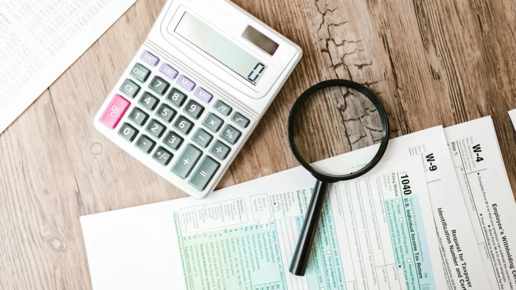 Requerimiento de Hacienda revisado junto a documentación y calculadora